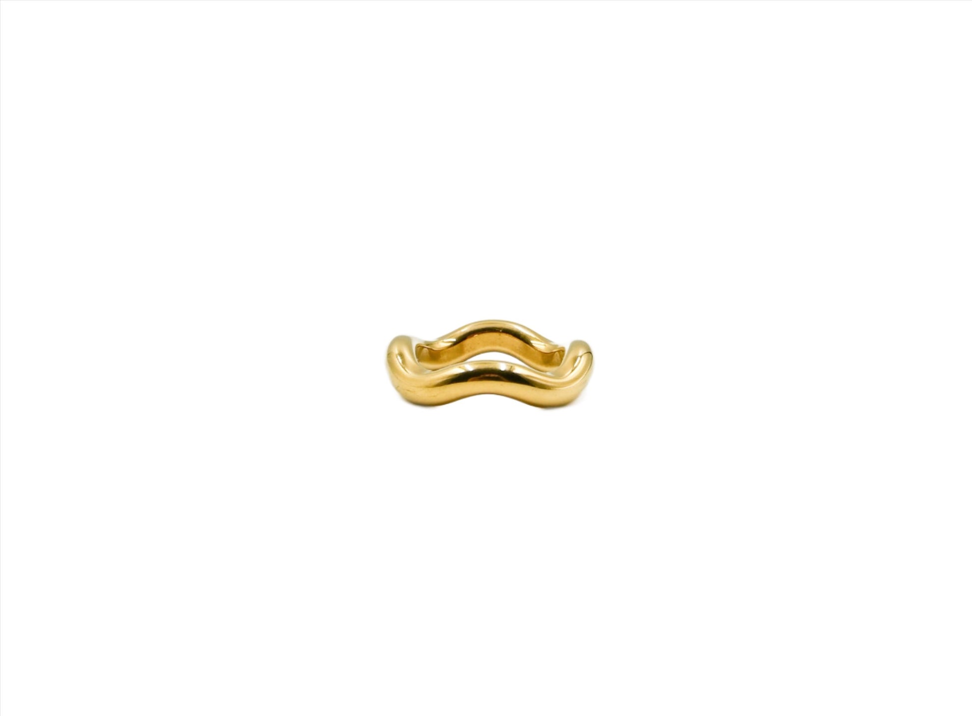 wavy modern ring in gold 