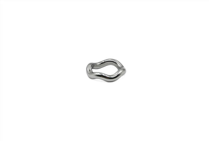 wavy modern ring in silver