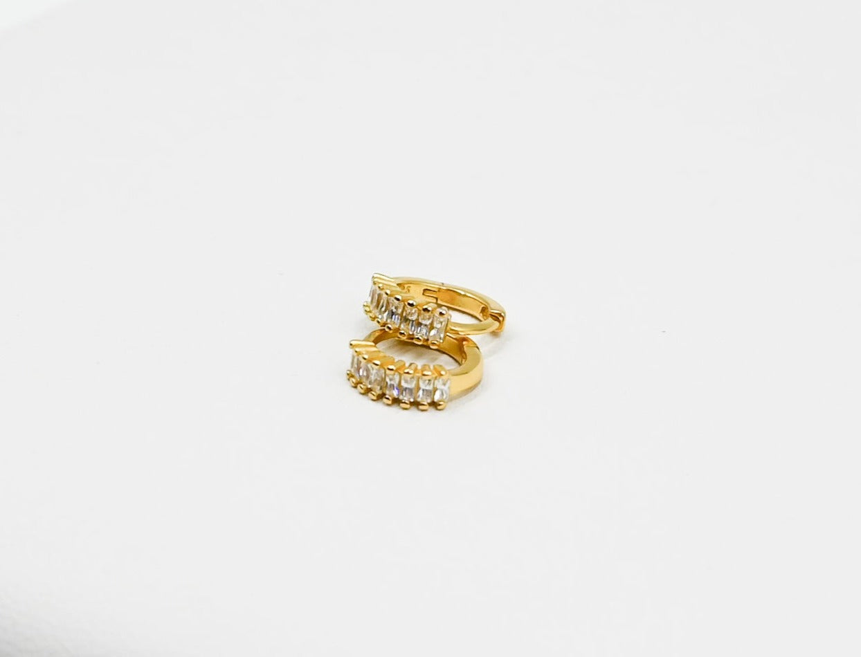 huggie style crystal earrings in gold 