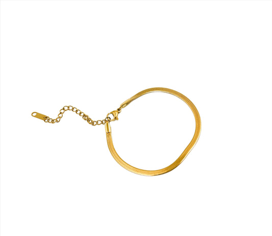 herringbone bracelet in gold 