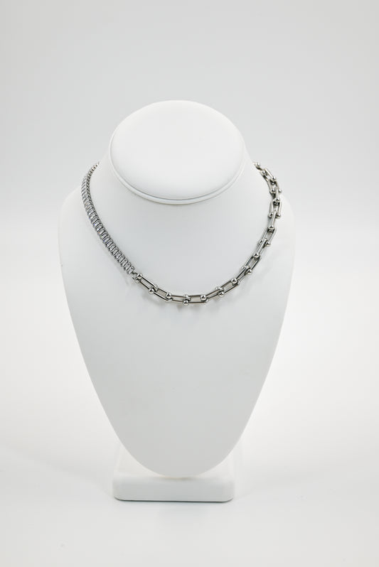 Sparling link chain with crystals accents in silver