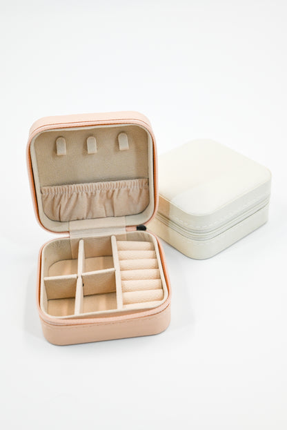 2 different colour travel jewelry boxes with the blush colour on display 