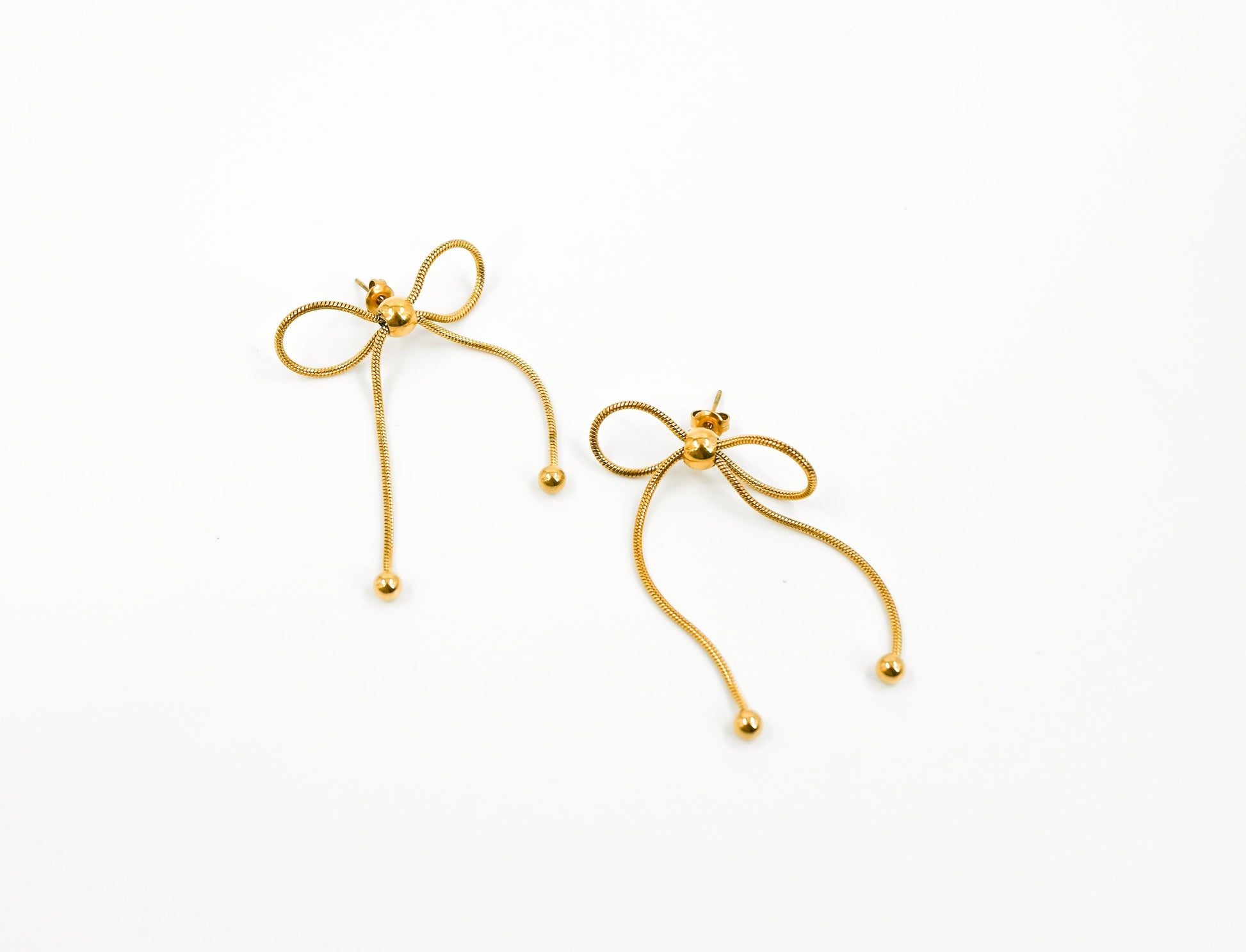 bow style earrings in gold