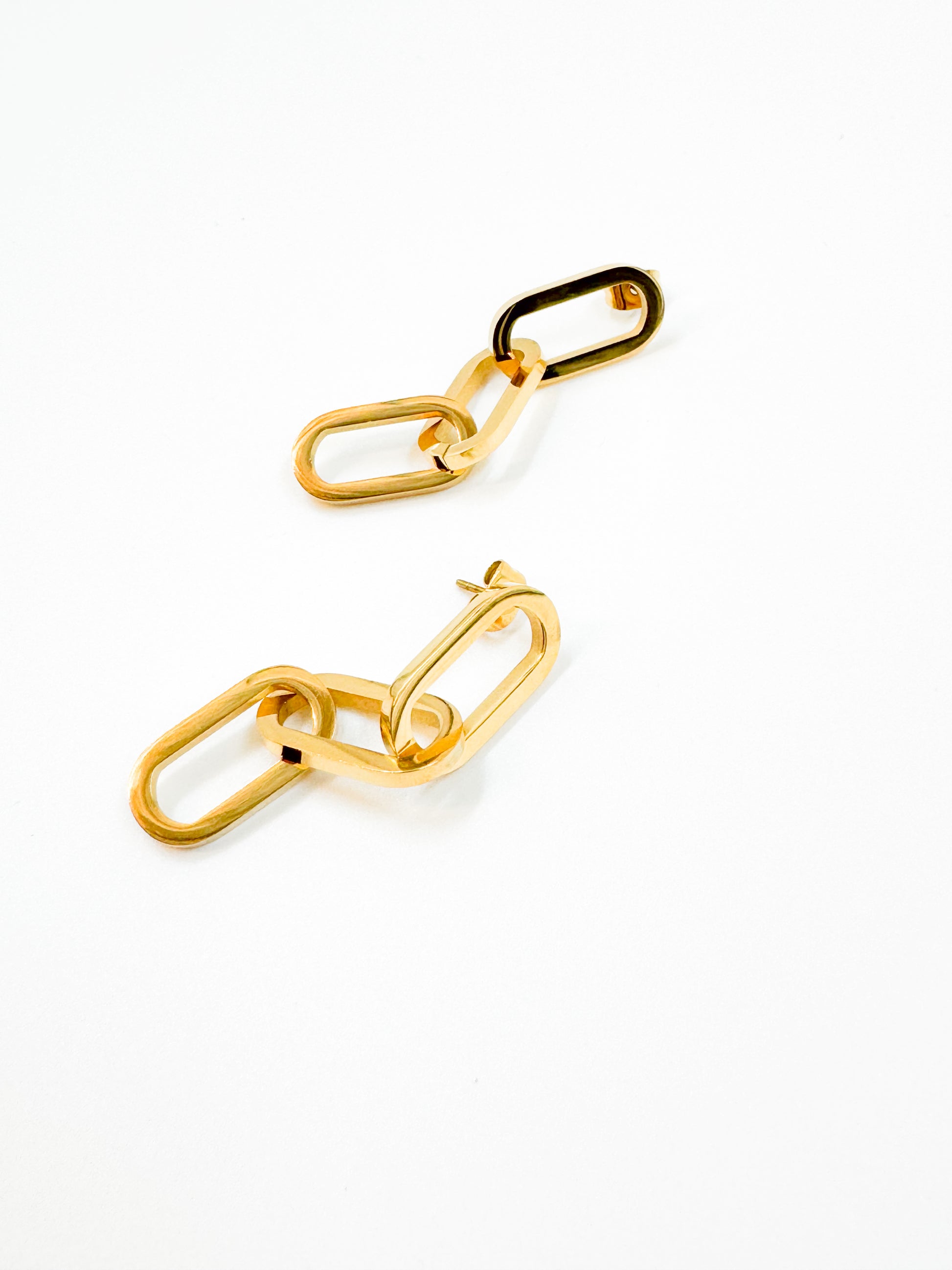 Large paperclip link earrings in gold